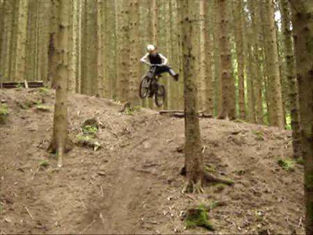 Dams en one foot!